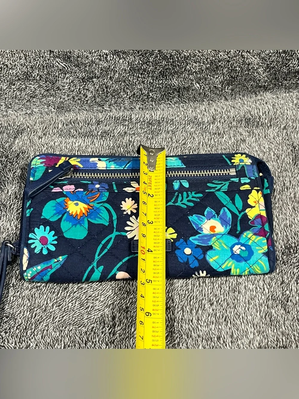Vera Bradley Blue FloVera Bradley Blue Floral Quilted Zip Around Wallet Wristlet